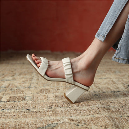 Sérénité Chic – Sandales à Talon Confort et Détail Raffiné