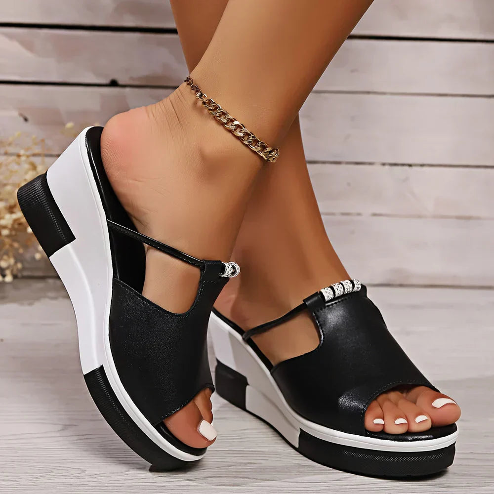 Zoom sur la semelle compensée confortable des mules Veloria en cuir