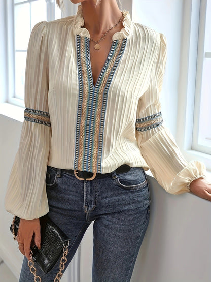 Chemise unie en dentelle avec col en V