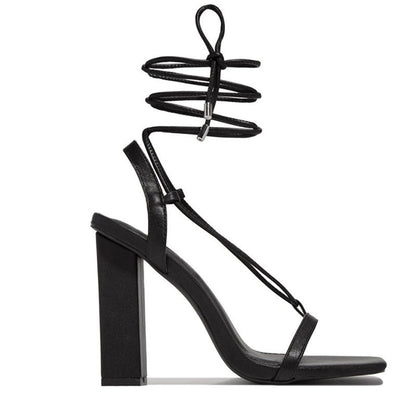 Sandales à talons carrés – Élégance minimaliste et féminité assurée